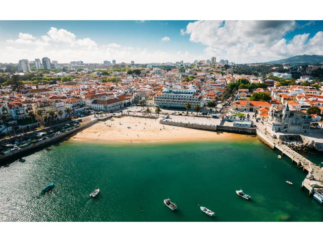 <p>Places to stay include coastal locations like Cascais </p>